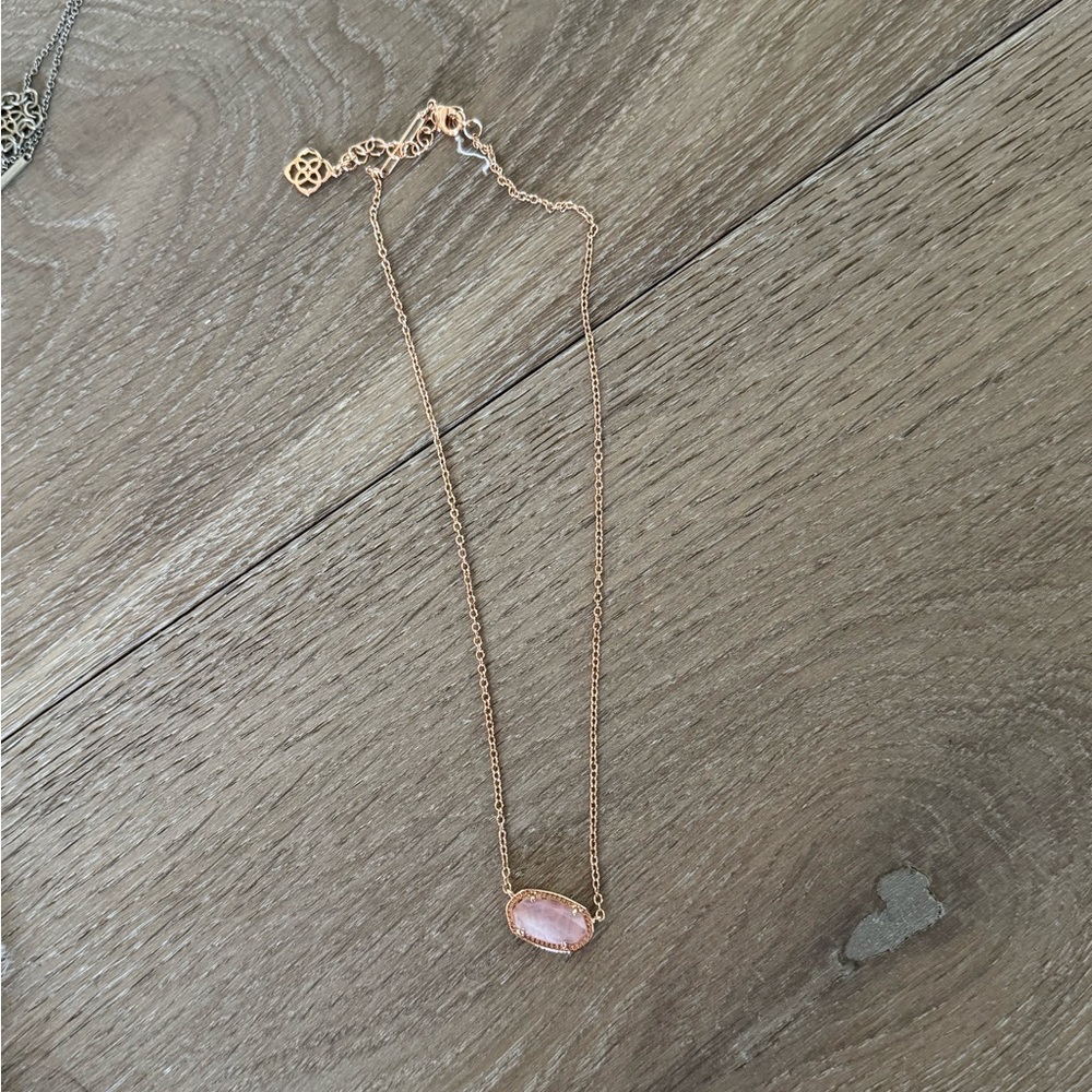 gold kendra scott necklace